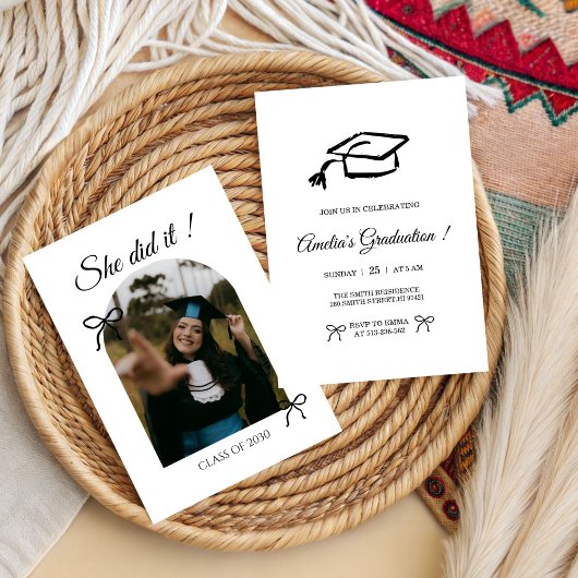 Black Hand drawn Bow graduation party invitation Kaart