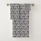 Black Hand Drawn Chevron Pattern Bad Handdoek (Insitu)