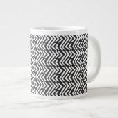 Black Hand Drawn Chevron Pattern Grote Koffiekop (Voorkant rechts)