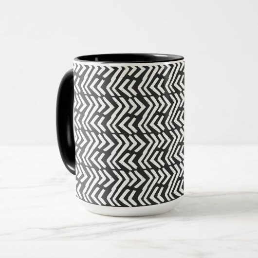 Black Hand Drawn Chevron Pattern Mok (Voorkant links)