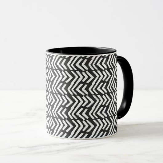 Black Hand Drawn Chevron Pattern Mok (Voorkant rechts)