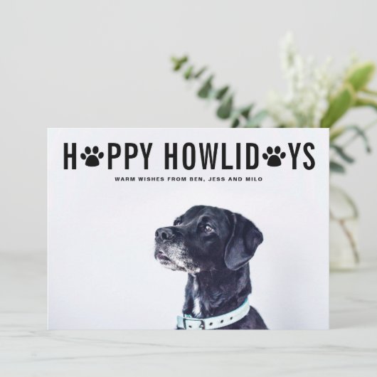 Black Happy Howlidays Bold Typography Pet Holiday Feestdagenkaart (Staand voorkant)