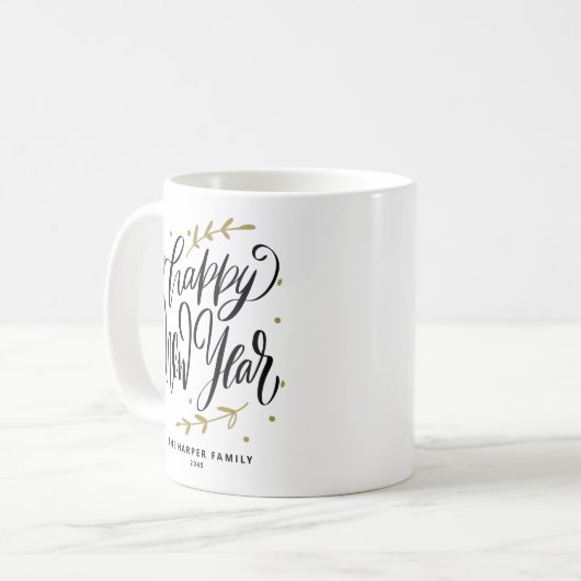 Black Happy New Year Modern Calligraphy Wreath Koffiemok (Voorkant links)