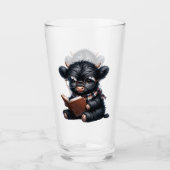 Black Highland Cow Reading A Book Glas (Voorkant)