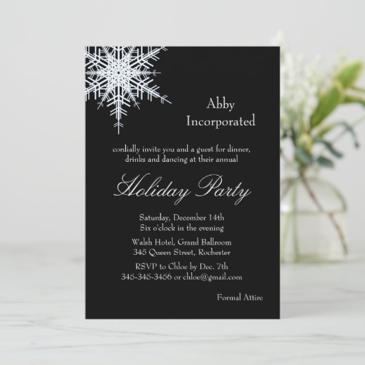 Black Holiday Offset Snowflake Invitation (corp) Kaart (Staand voorkant)