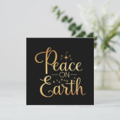 Black Holiday Peace on Earth Gold Typography Feestdagenkaart (Staand voorkant)