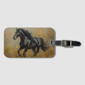 Black Horse Galloping in een veld Bagagelabel (Voorkant (horizontaal))