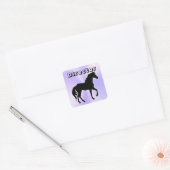 Black Horse op lila - monogram | Vierkante Sticker (Envelop)