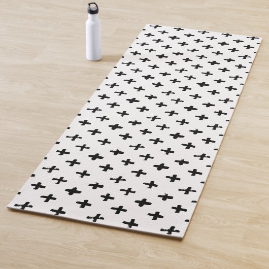 Black Ink Stoke Cross Pattern Yogamat (In situ)