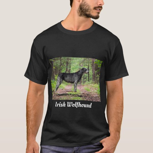 Black Irish Wolfhound in het bos T-shirt (Voorkant)