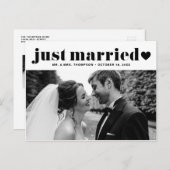 Black Just Married Retro Bold Typografie Foto Briefkaart (Voorkant / Achterkant)