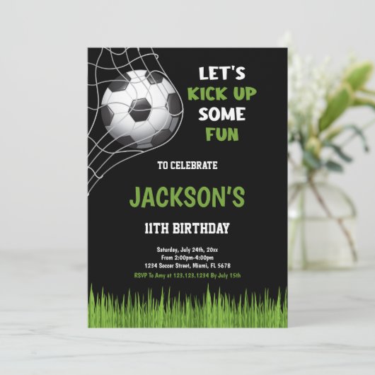 Black kick up een aantal leuke Voetbal Verjaardag  Kaart (Staand voorkant)