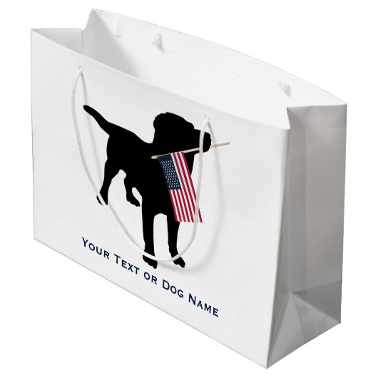 Black Lab Dog holding USA Flag, 4 juli Groot Cadeauzakje (Achterkant Gekanteld)