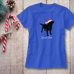 Black Lab Dog met kerstcadeaus Pet T-shirt<br><div class="desc">Dit schattige zwarte lab is allemaal klaar voor Kerstmis in zijn Pet van de rode en witte kerstman. Dit ontwerp zal zeker een glimlach op het gezicht van een hondenliefhebber en natuurlijk op die van Black Lab. Pas uw eigen tekst aan - voeg de naam van uw hond toe, kerstcadeautjes,...</div>
