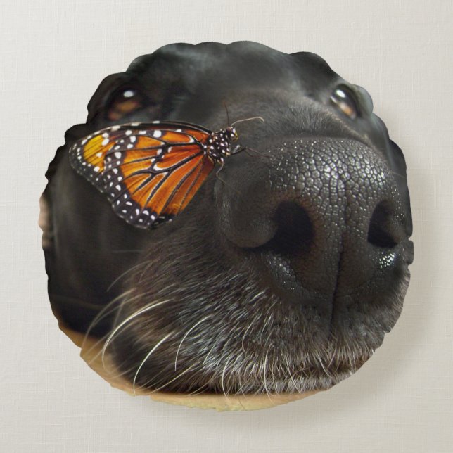BLack Lab Dog with Butterfly Rond Kussen (Voorkant)