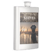 Black Lab Duck Hunting Marsh Camo Buitenshuis Hond Flacon (Rechts)