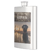 Black Lab Duck Hunting Marsh Camo Buitenshuis Hond Flacon (Links)