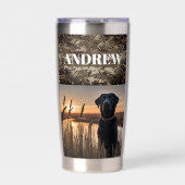 Black Lab Duck Hunting Marsh Camo Buitenshuis Hond Geïsoleerde Drinkbeker (Voorkant)