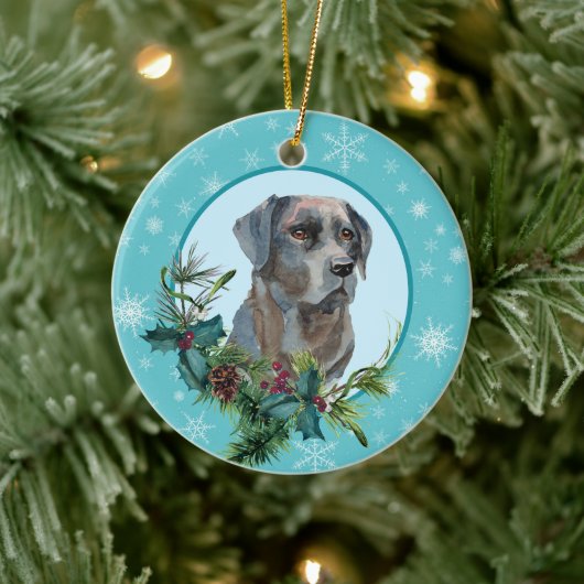 Black Lab Evergreen Blue Snowflake Keramisch Ornament (Boom)