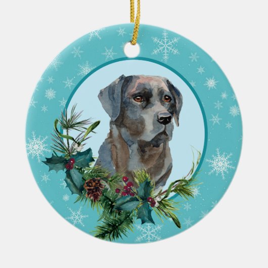 Black Lab Evergreen Blue Snowflake Keramisch Ornament (Voorkant)