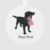 Black Lab Hond met Amerikaanse vlag, Kerstmis Ornament (voorkant)