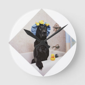 Black Lab Labrador Dog Funny Bath Time Ronde Klok