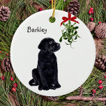 Black Lab Mistletoe Pet Dog Kerstmis Keramisch Ornament<br><div class="desc">Black Lab Mistletoe-kerstversiering</div>