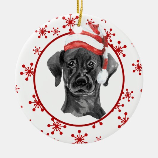 Black Lab Santa Hat Red Snowflake Keramisch Ornament (Voorkant)