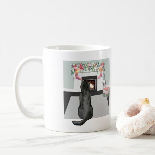 Black Labrador Dog kerstFireplace Scene Koffiemok (Met donut)