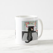 Black Labrador Dog kerstFireplace Scene Koffiemok (Voorkant rechts)