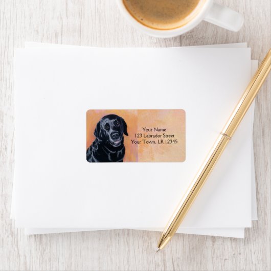 Black Labrador Lachend in het licht Etiket (Insitu)