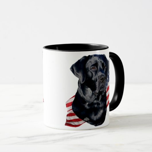 Black Labrador Retriever en Flag Mok (Voorkant rechts)