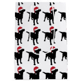 Black Labrador Retriever in Red Santa Hat Medium Cadeauzakje (Achterkant)