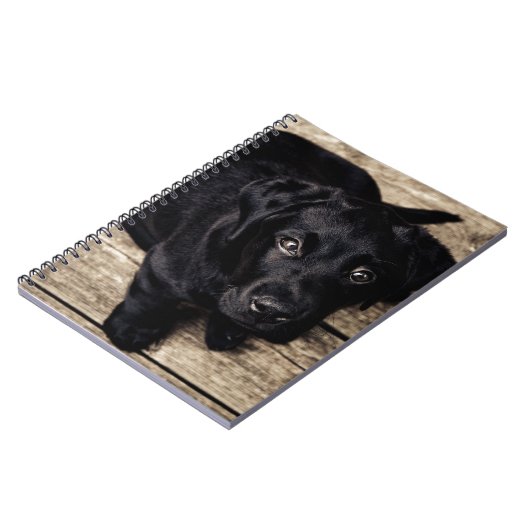 Black Labrador Retriever Puppy op hout Notitieboek (Linkerzijde)