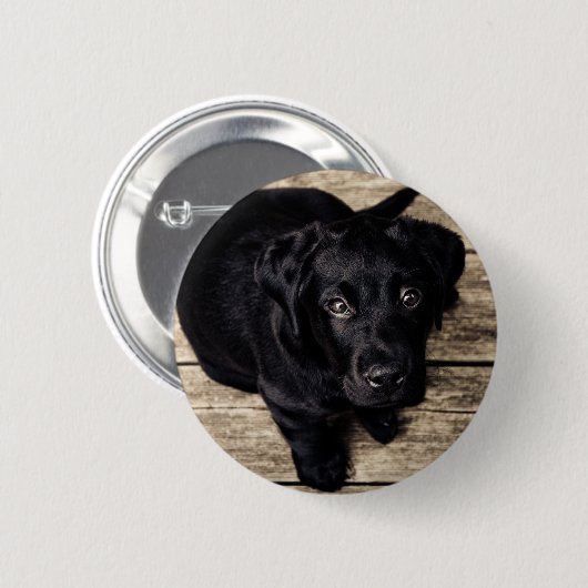 Black Labrador Retriever Puppy op hout Ronde Button 5,7 Cm (Voorkant /achterkant)
