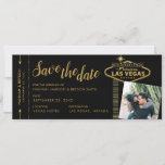 Black Las Vegas Boarding Pass Photo Save the Date Aankondiging<br><div class="desc">Het huwelijk in Fabulous Las Vegas Teken in chic gold en zwart op een reisthema dat kaartje boekt sparen de datumkaart met uw favoriete foto op de voorkant. De gasten zijn blij dat ze deze leuke doelbruiloft krijgen, behalve de dadels voor Vegas bruiloft. Bijna kan alles op deze sjabloon van...</div>