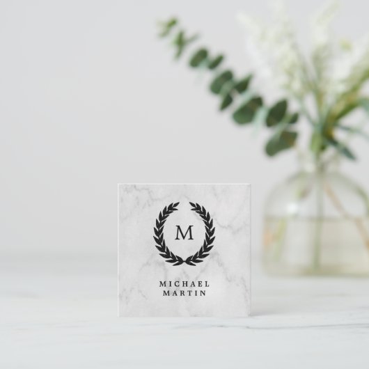 Black Laurel Wreath met Monogram op Marble Kijk Vierkante Visitekaartje (Staand voorkant)