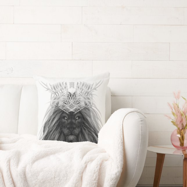 Black Lion met Antlers Crown en Monogram Kussen (Bank)