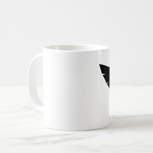 Black Lirik logo op witte mok (Voorkant links)