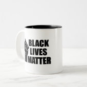 Black Lives Matter - BLM Logo Tweekleurige Koffiemok (Voorkant links)