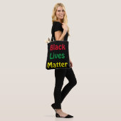 Black Lives Matter Tegen Racisme Tote Bag (Op model)