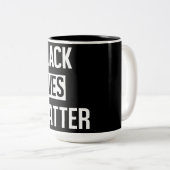 Black Lives Matter Tweekleurige Koffiemok (Voorkant rechts)