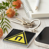 Black Magnet Yellow Sign Sleutelhanger