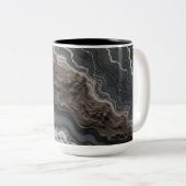 Black Marble Abstract Coffee Mug – Modern mug Tweekleurige Koffiemok (Voorkant rechts)