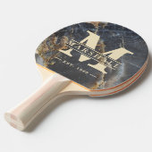 Black Marble & Gold Stone Monogram & Name Overlay Tafeltennisbatje (Voorkant Gekanteld)