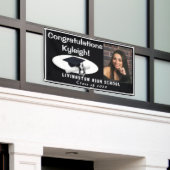 Black met White Accents Vinyl Afstuderen Foto Spandoek (Buitenkant Gebouw)