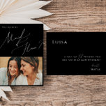 Black Minimal Script Photo Maid of Honor Kaart<br><div class="desc">Deze zwarte, minimale scriptfoto van een eremkaart is perfect voor je klassieke, eenvoudige, zwarte en witte, moderne boho bruiloft. Het ontwerp biedt elegante, delicate en romantische handgeschreven kalligrafie met een formele shabby chic typografie. De blik zal goed gaan met om het even welk trouwseizoen: lente, zomer, herfst, of winter! Het...</div>