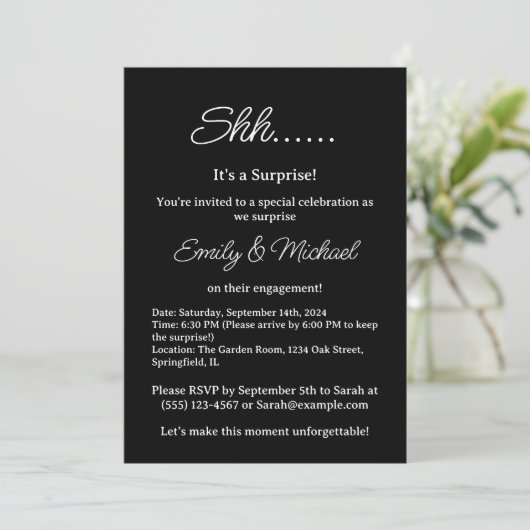 Black Minimal Surprise Engagement Party Kaart (Staand voorkant)