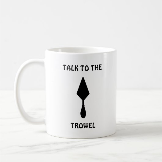 Black minimalist Funny "Praat met de trowel" Koffiemok (Links)