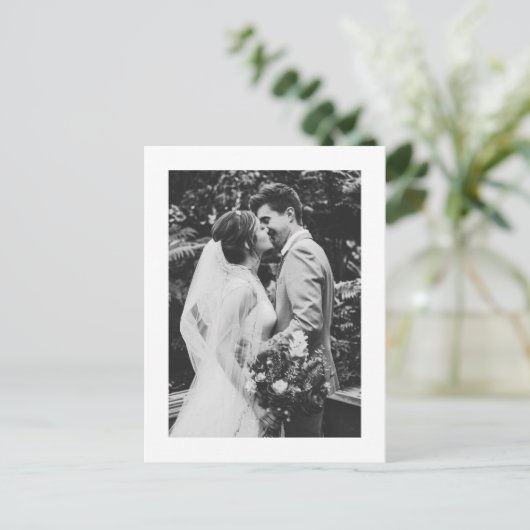Black Minimalist Script Typography Weddenfoto Briefkaart (Staand voorkant)